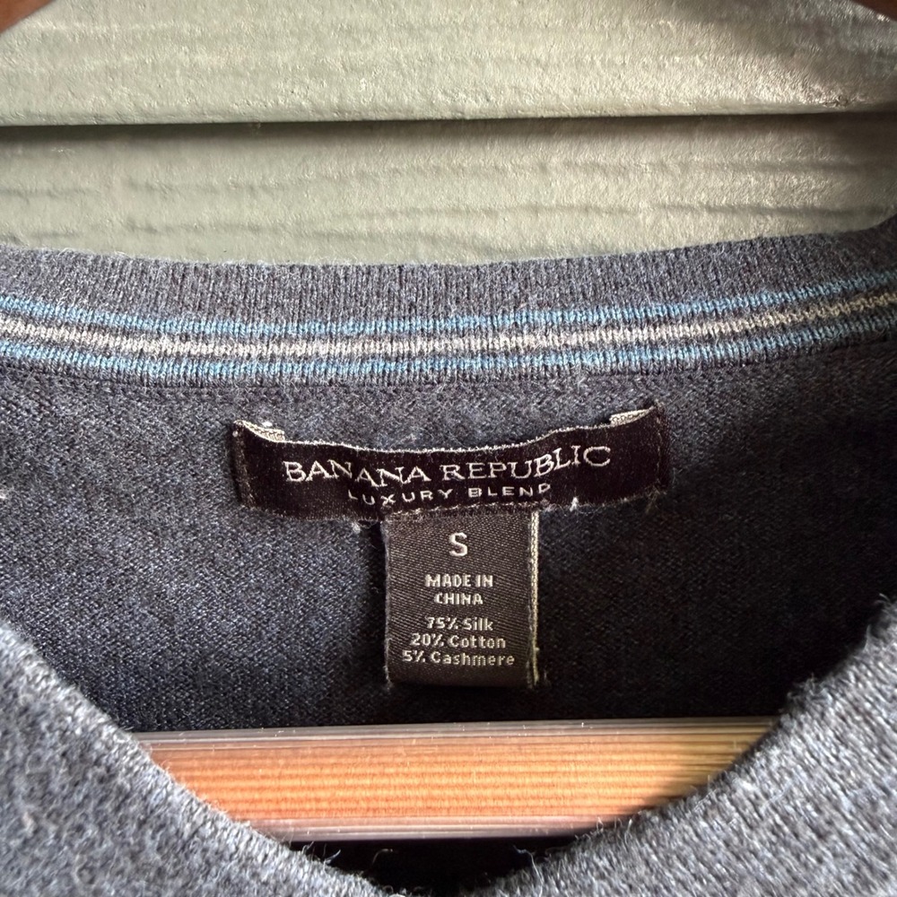 Banana Republic Luxury Blend Silk Cashmere V Neck Sweater Blue Gray Small - Picture 3 of 10